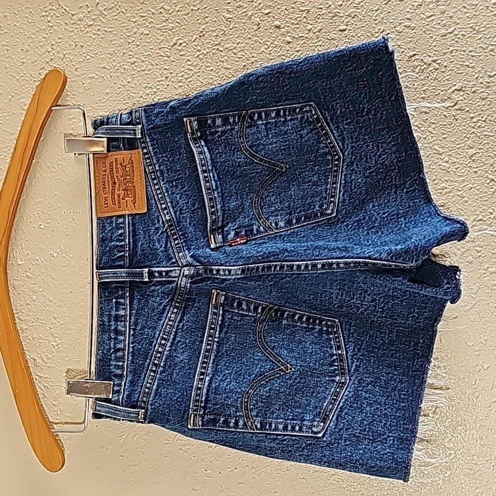 Levi's Premium Denim Shorts - Picture 4 of 5